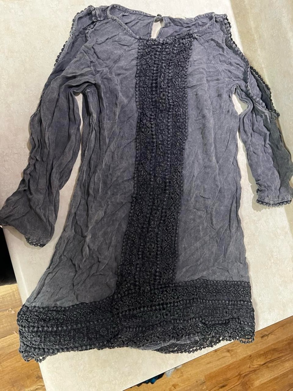 En Creme Dark Gray Smocked Tunic Top